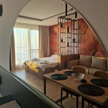 Skylux - Hill Daire *